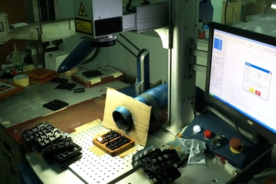 آلة الليزر بالليزر