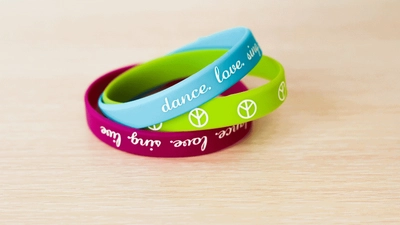 Las pulseras de goma de silicona