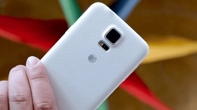 Mobiltelefon mit chemisch behandeltem Polycarbonat