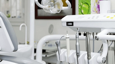 أدوات طب الأسنان ذات الأجزاء المعدنية