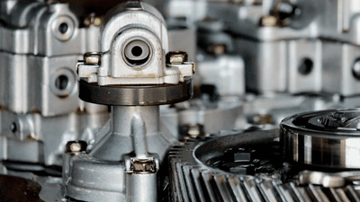 Engranaje helicoidal en máquina