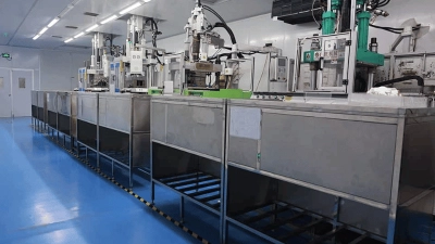 Hongju Silicone utiliza equipos especializados para eliminar el exceso de material.