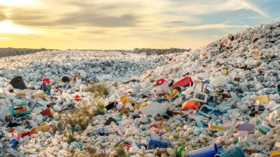 مكب نفايات بلاستيكية اصطناعية بالكامل